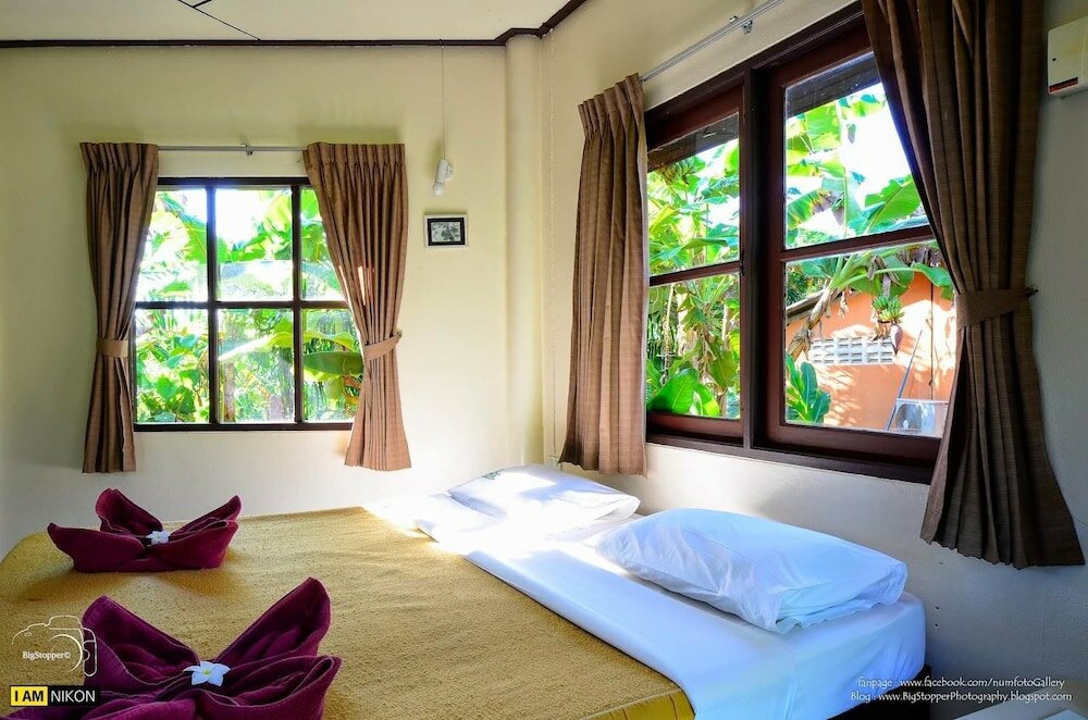 Фото Monkey Dive Yolo Bungalow