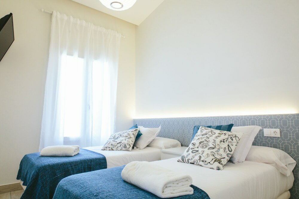 Фото Apartamentos Poeta Quintana