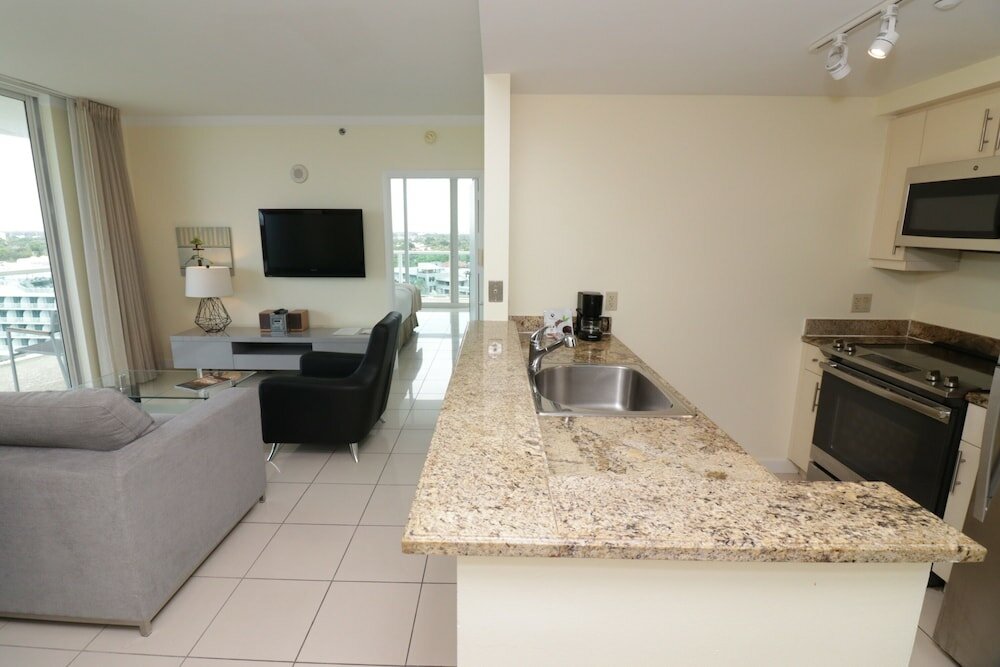 Фото Private Residences at Hotel Arya by SoFLA Vacations