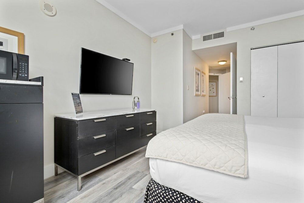 Фото Private Residences at Hotel Arya by SoFLA Vacations