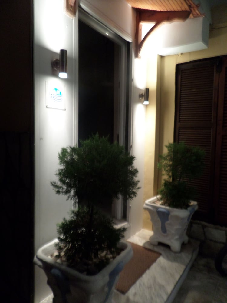 Фото Artemis Studios & Apartments