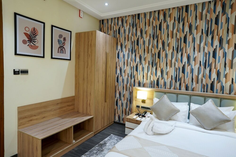 Фото M2 Square by Monday Premium