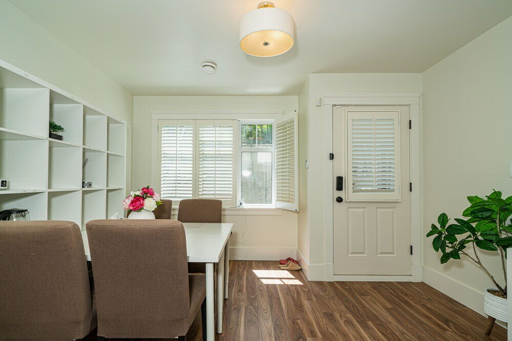 Фото Elegant & Cozy Escape West Vancouver