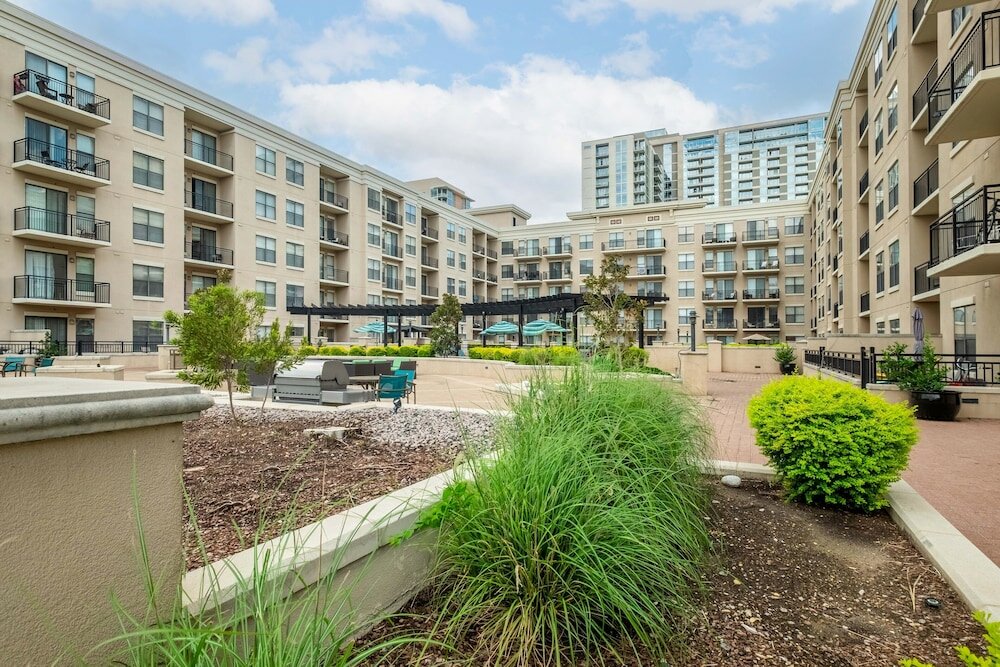 Фото Executive Suite With Pool & Gym