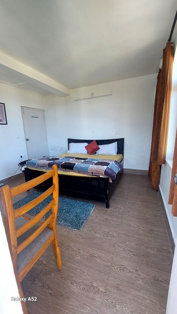 Фото HR Stone Cottage