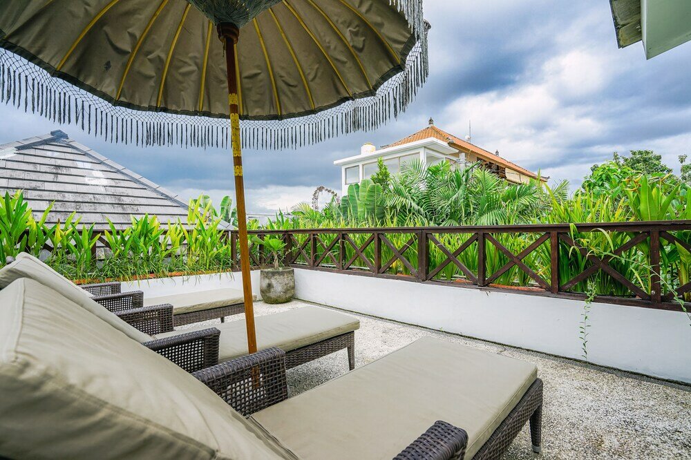 Фото Frangipani Villa Jingga at Berawa