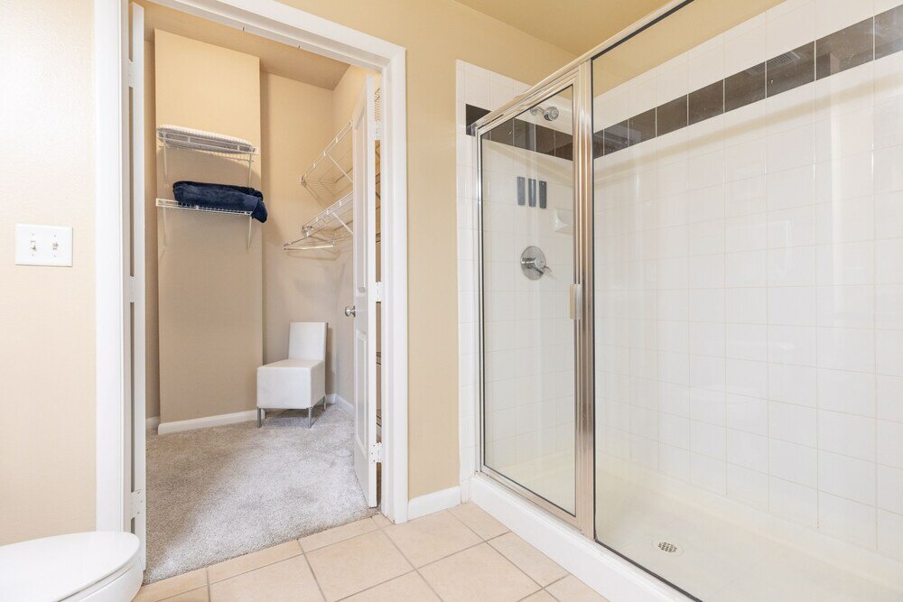 Фото Executive Suite With Pool & Gym