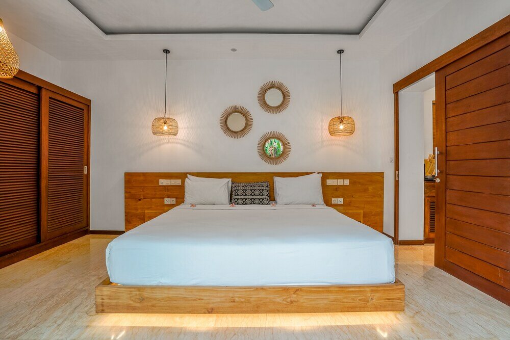 Фото Frangipani Villa Kuning At Berawa