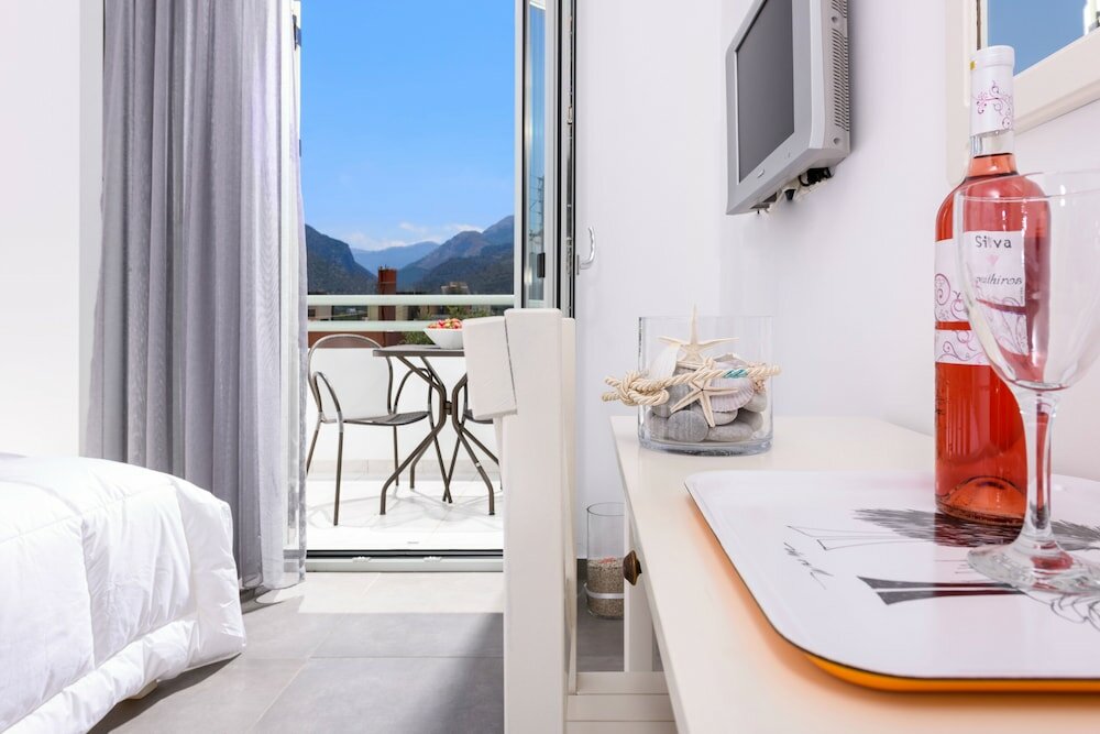 Фото Angela Suites Boutique Hotel