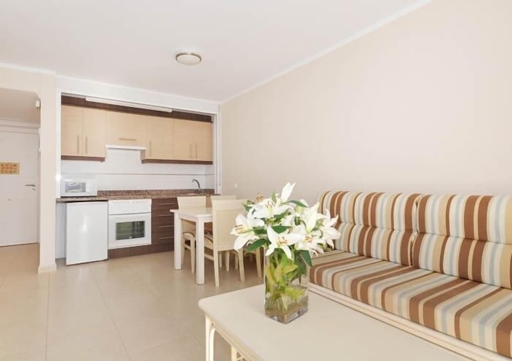 Фото Apartamentos Larimar