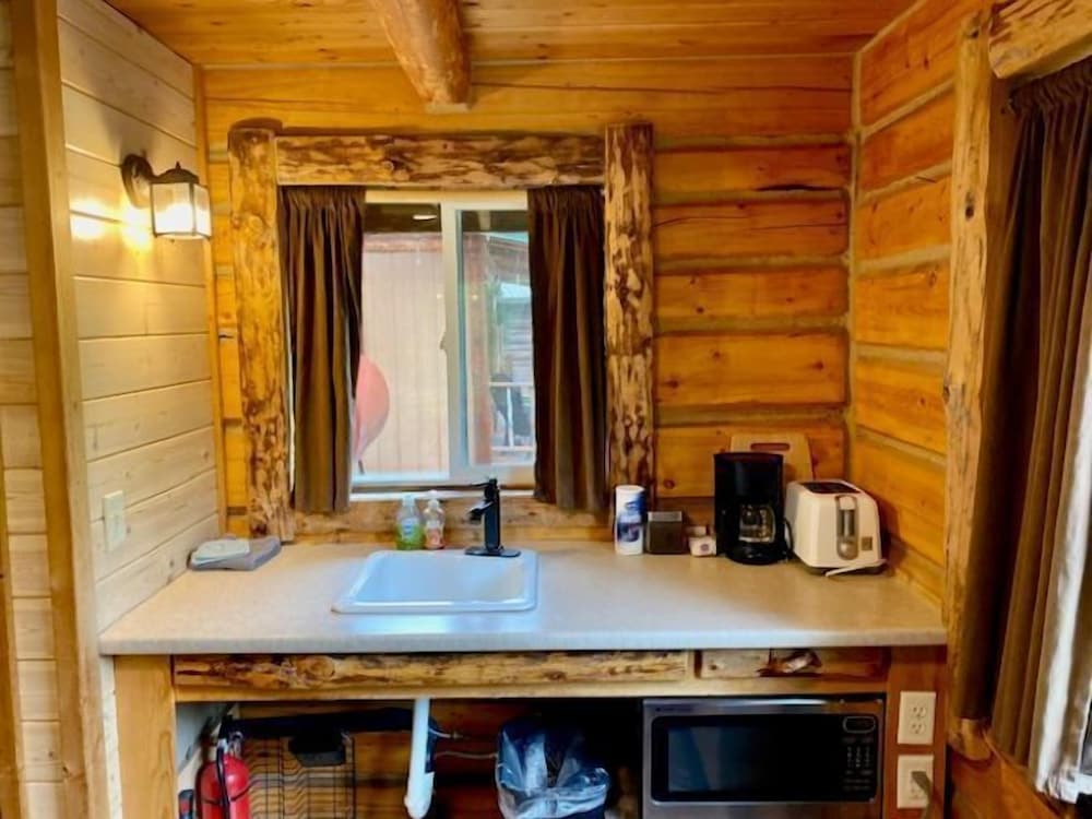 Фото Meandering Moose Lodging