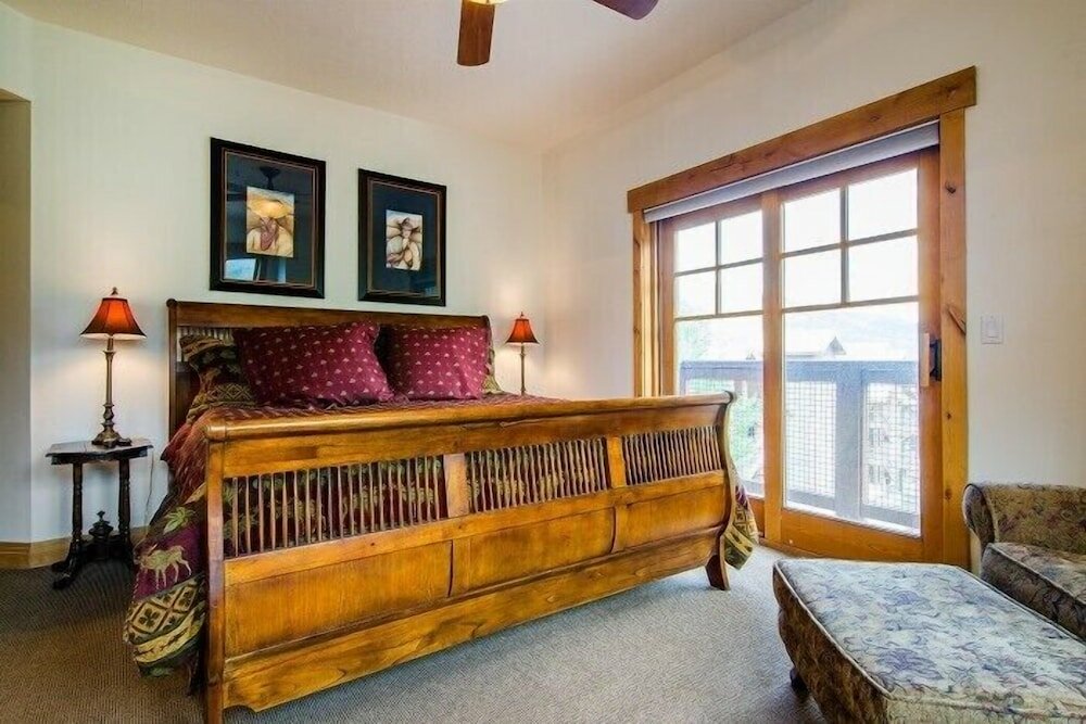 Фото Town Pointe by Lespri Management