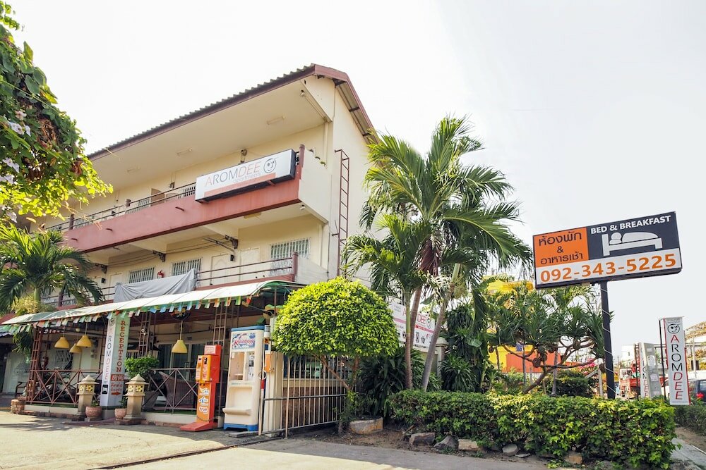 Фото Oyo 838 Aromdee Apartment