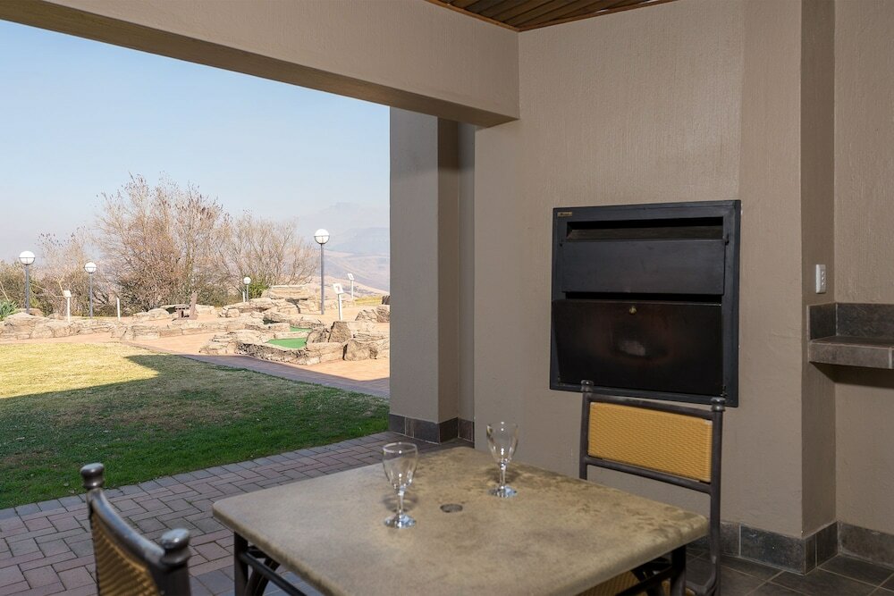 Фото Cayley Mountain Resort