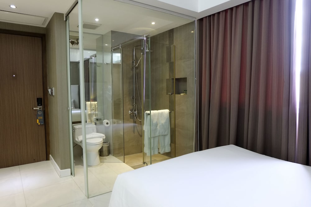 Фото The Luxe Hotel