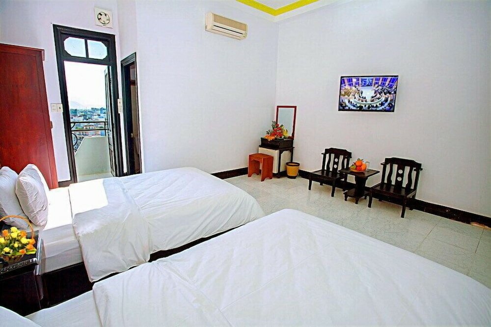 Фото Golden Tulip Hotel