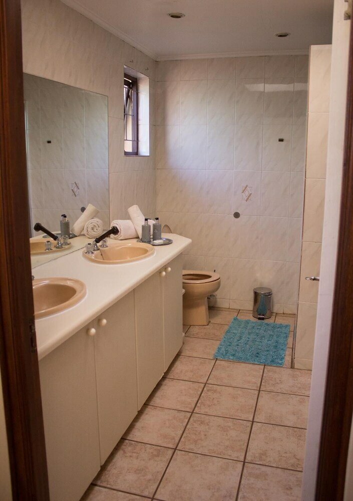 Фото Maple's Guest House