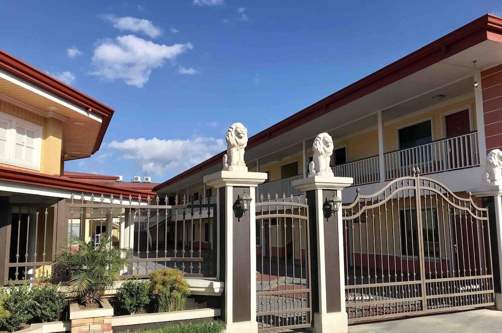 Фото Prado Inn & Suites