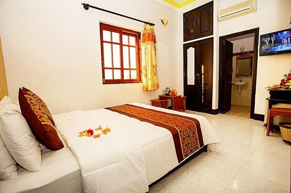 Фото Golden Tulip Hotel