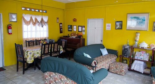 Гостиница Villa Shalom Guest House в Порт-оф-Спейн