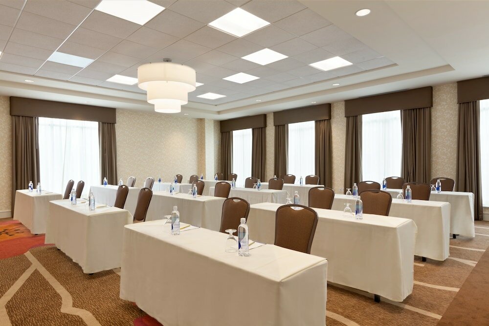 Фото Hilton Garden Inn Boston Logan Airport