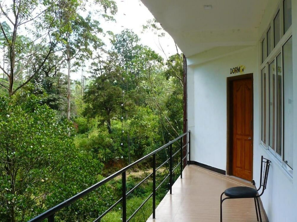 Фото White House Adam's Peak