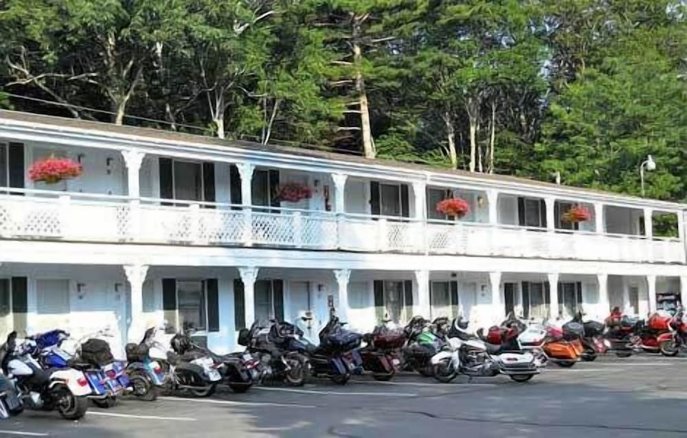 Фото Cedar Crest Inn