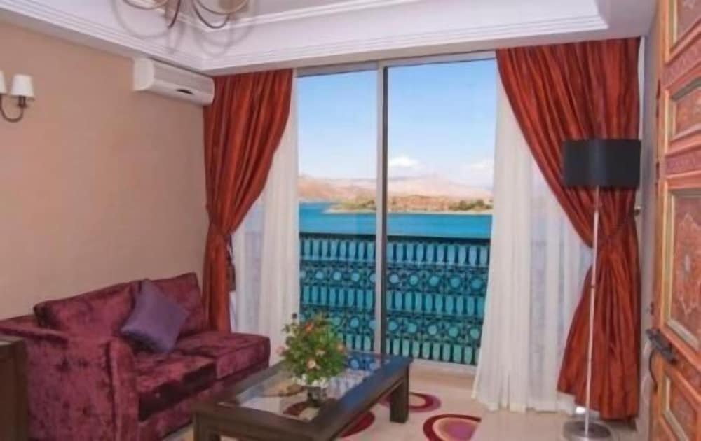 Фото Hotel Chems du Lac