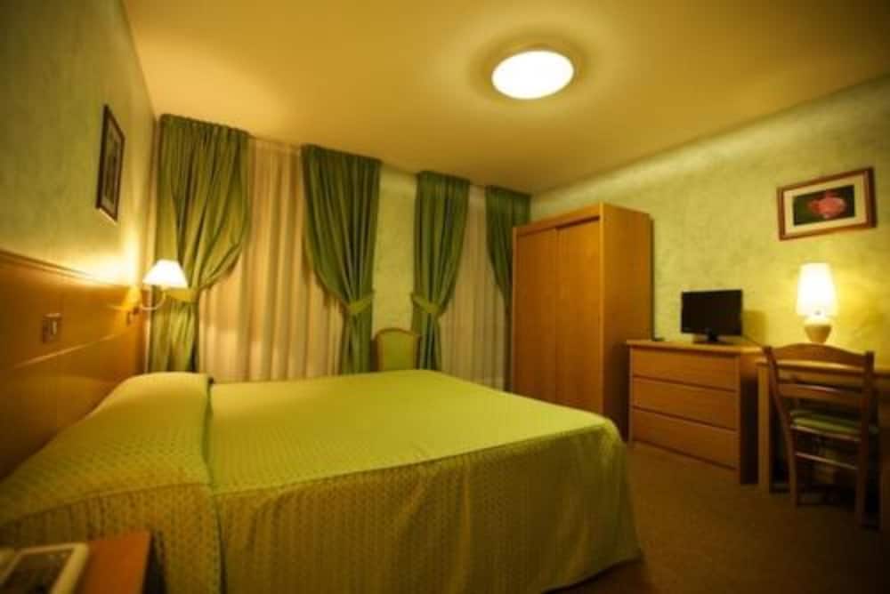 Фото Hotel Beau Sejour