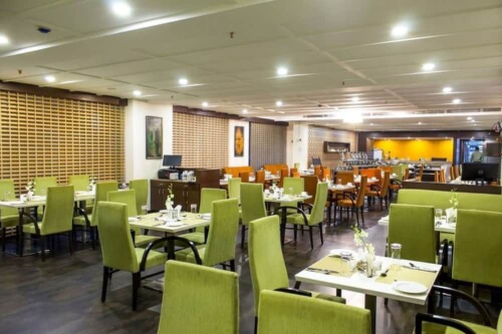 Фото Отель The Byke Suraj Plaza Veg