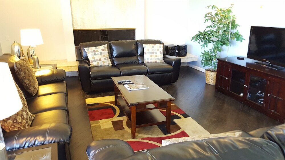 Фото 4 Bedroom Celebrity House with Pool & City View