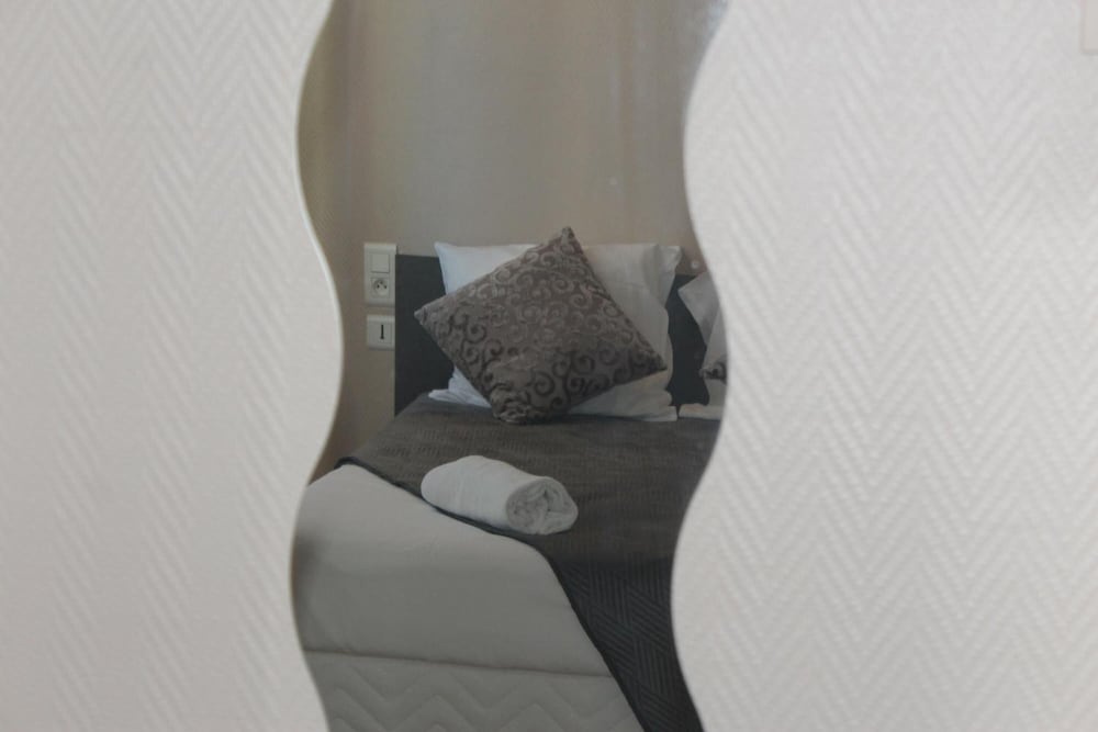 Фото Hôtel Le Rochegude