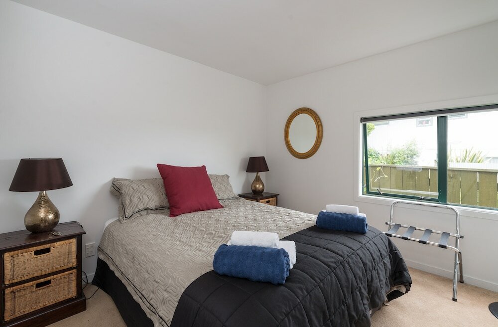 Фото Lakeside City Apartments