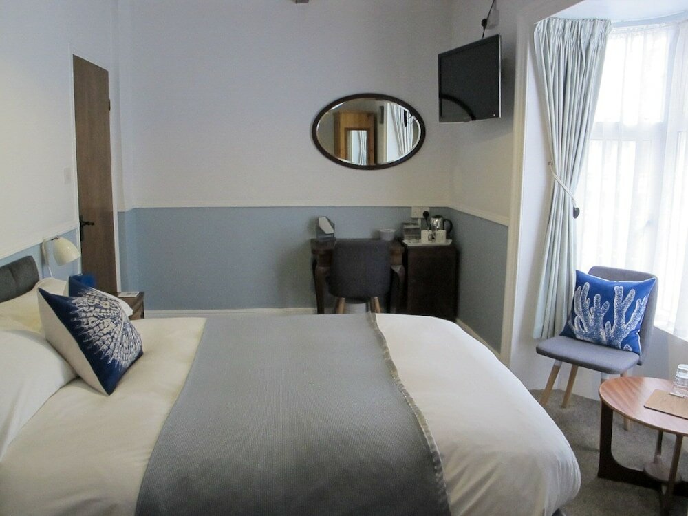 Фото Stone's Throw Guesthouse