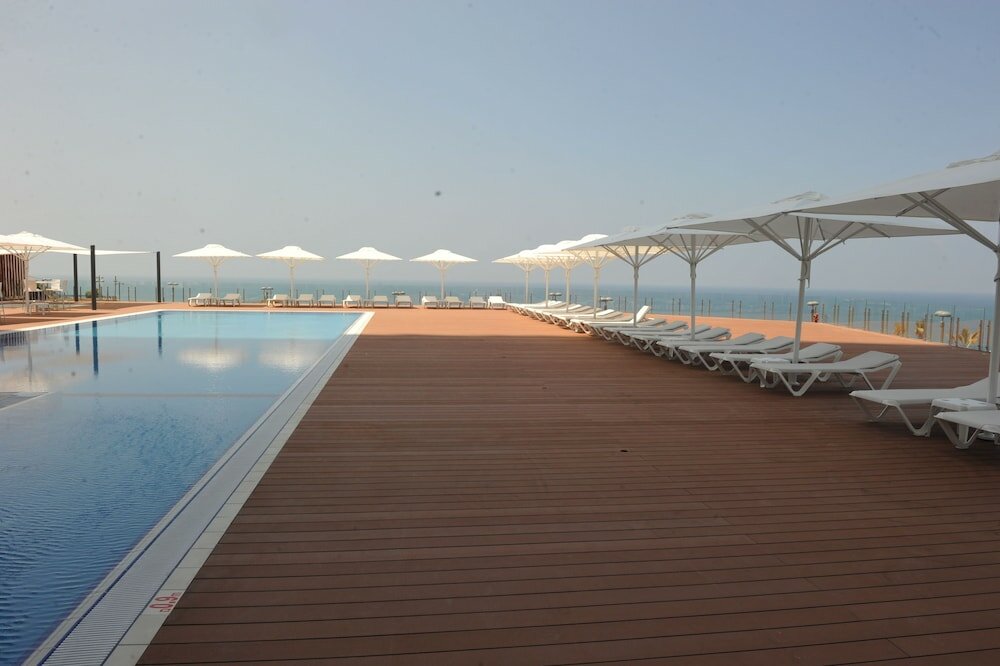 Фото Island Suites Hotel