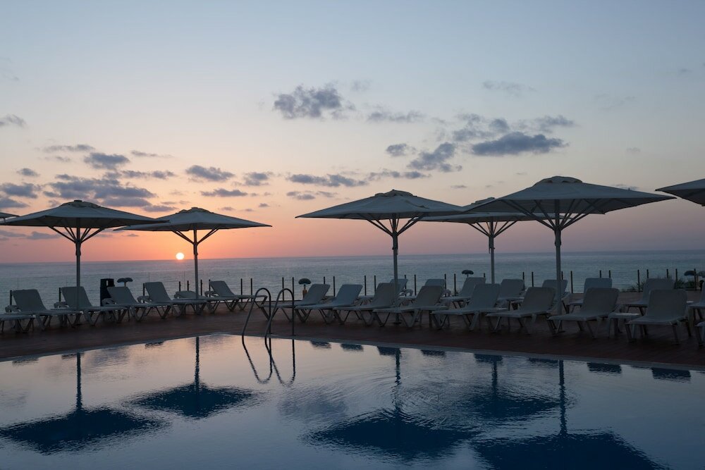 Фото Island Suites Hotel