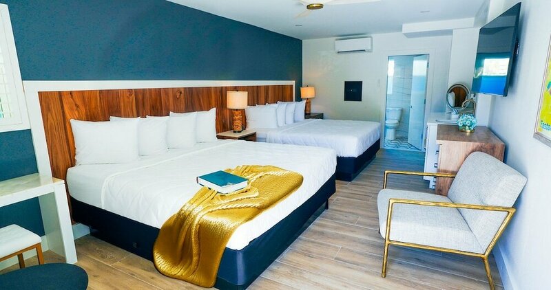 Гостиница Ivory Sands Beach Suites