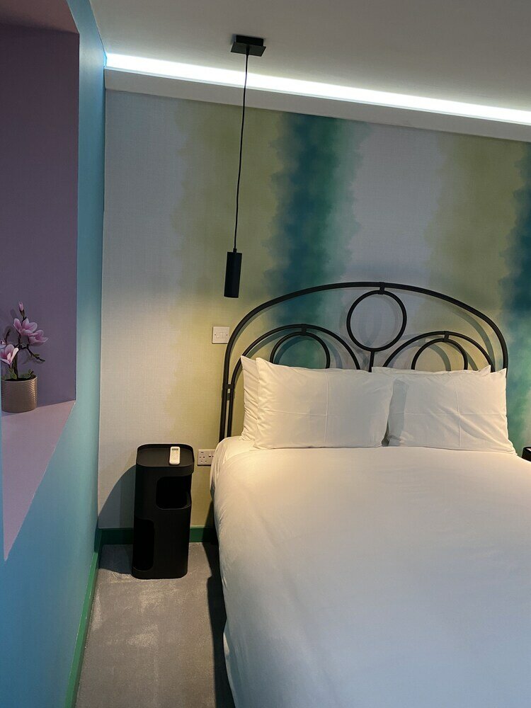 Фото Aaron Wise - 51 Fitzhamon