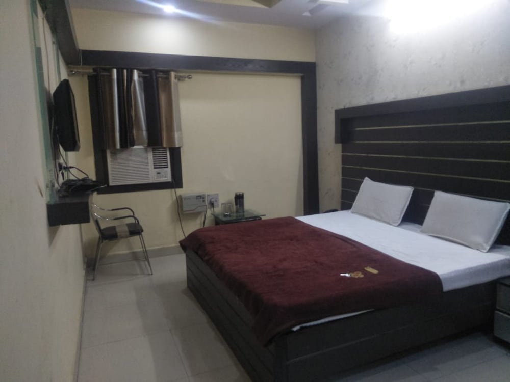 Фото Goroomgo Samrat Lucknow