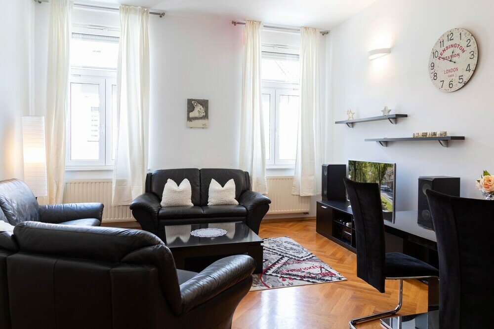 Фото Bright and Spacious 2bdr Apartment in Heart of Zagreb