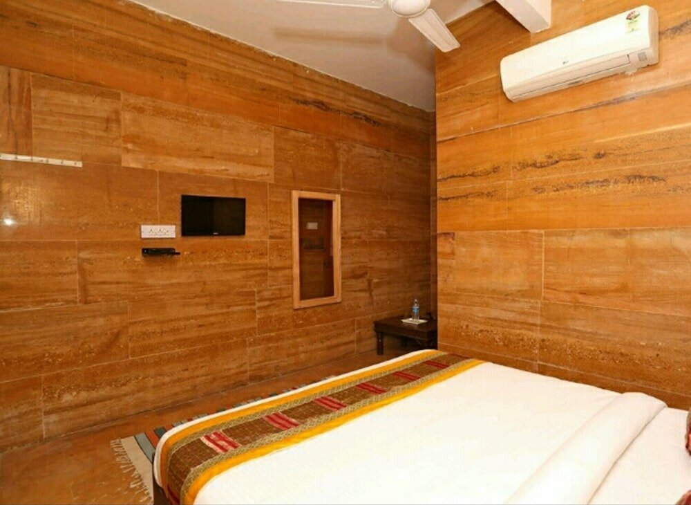 Фото Hotel heera Court