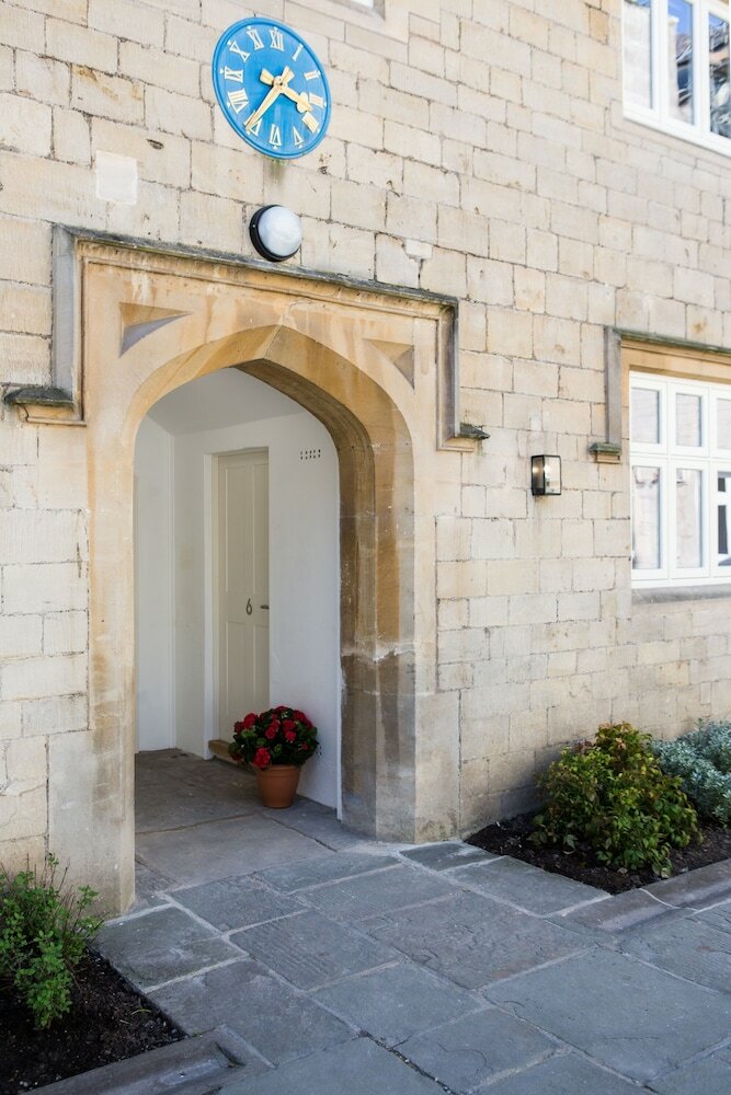 Фото Hiding Space - St Catherine's Hospital