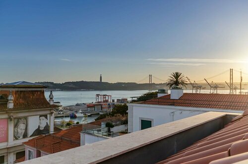 Гостиница The Emerald House Lisbon, Curio Collection by Hilton в Лиссабоне