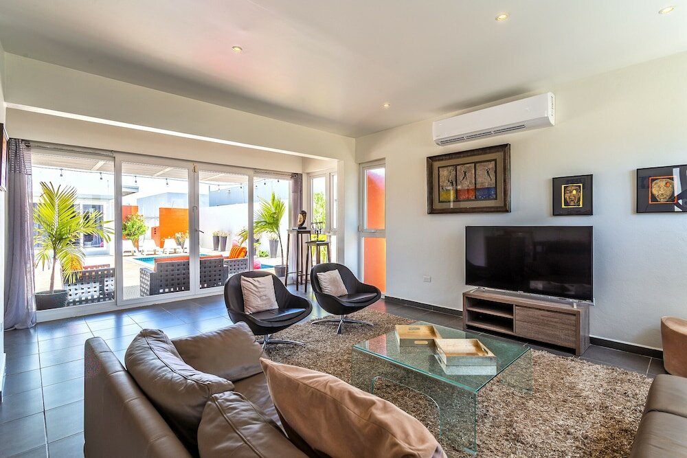 Фото Stunning Modern Home, Near Beaches Full Ac