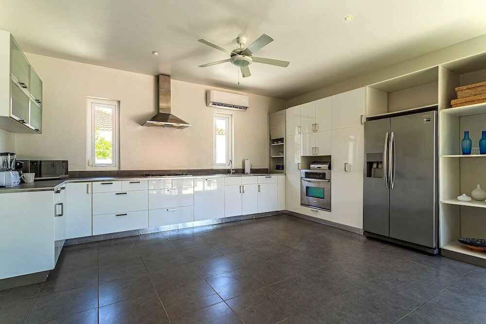 Фото Stunning Modern Home, Near Beaches Full Ac