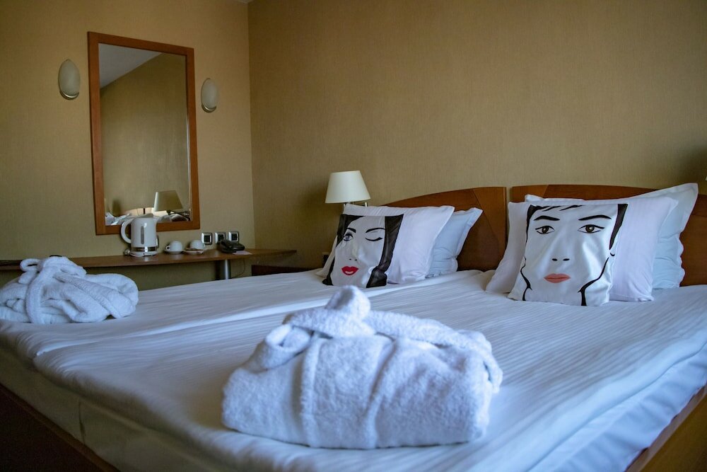 Фото Grand Hotel Shumen