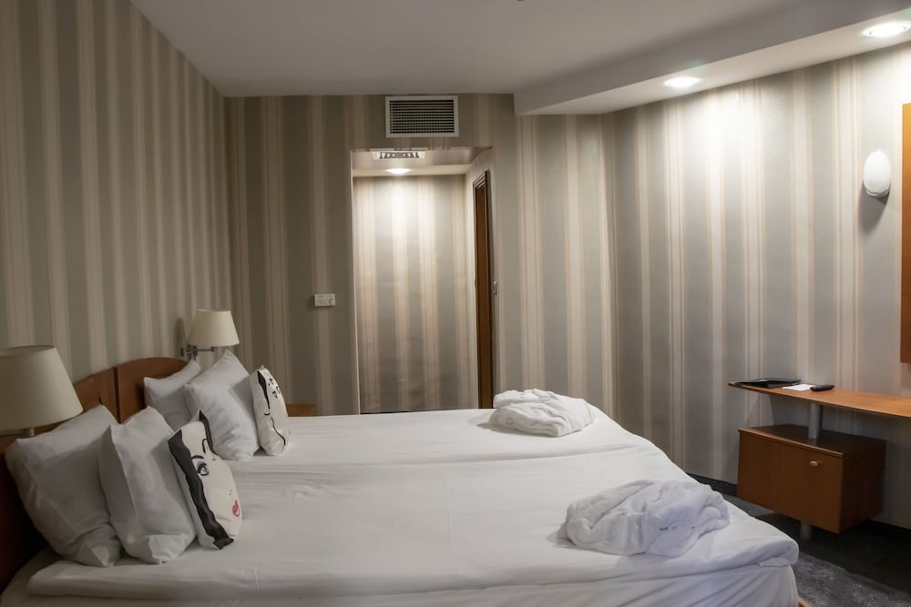 Фото Grand Hotel Shumen