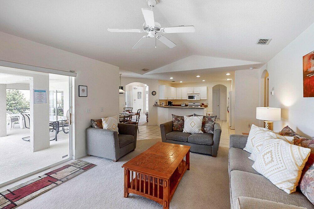 Фото Peter and Gillian's Tuscan Ridge Vacation Home