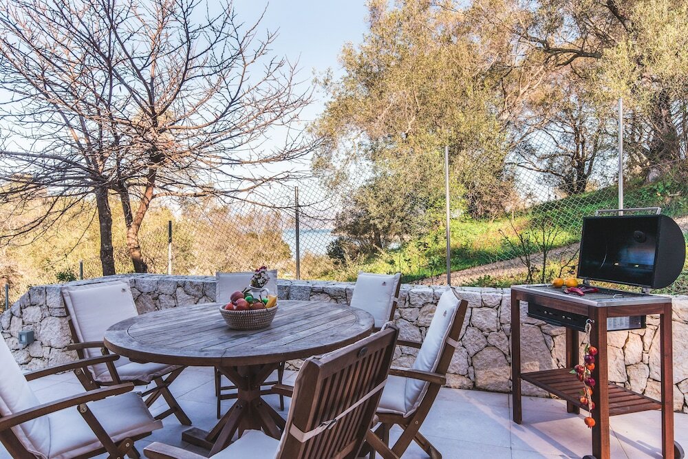 Фото Villa Breeze & Villa Coco by Konnect Avlaki Beach