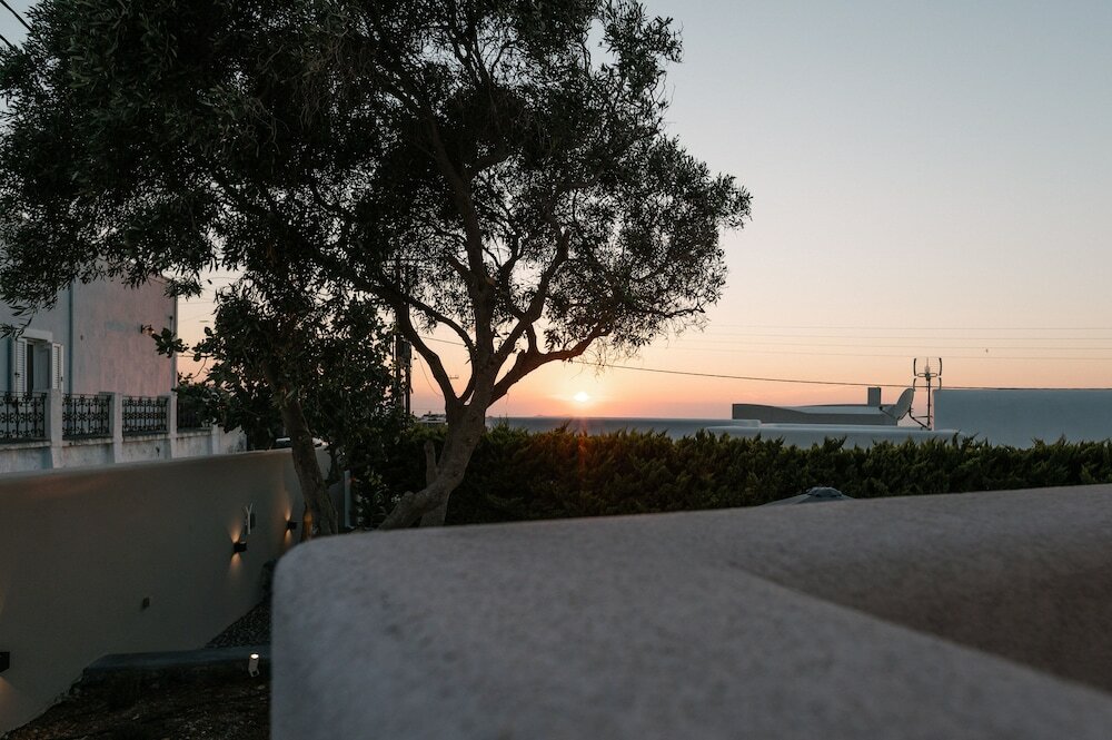 Фото Elements Cozy Suites